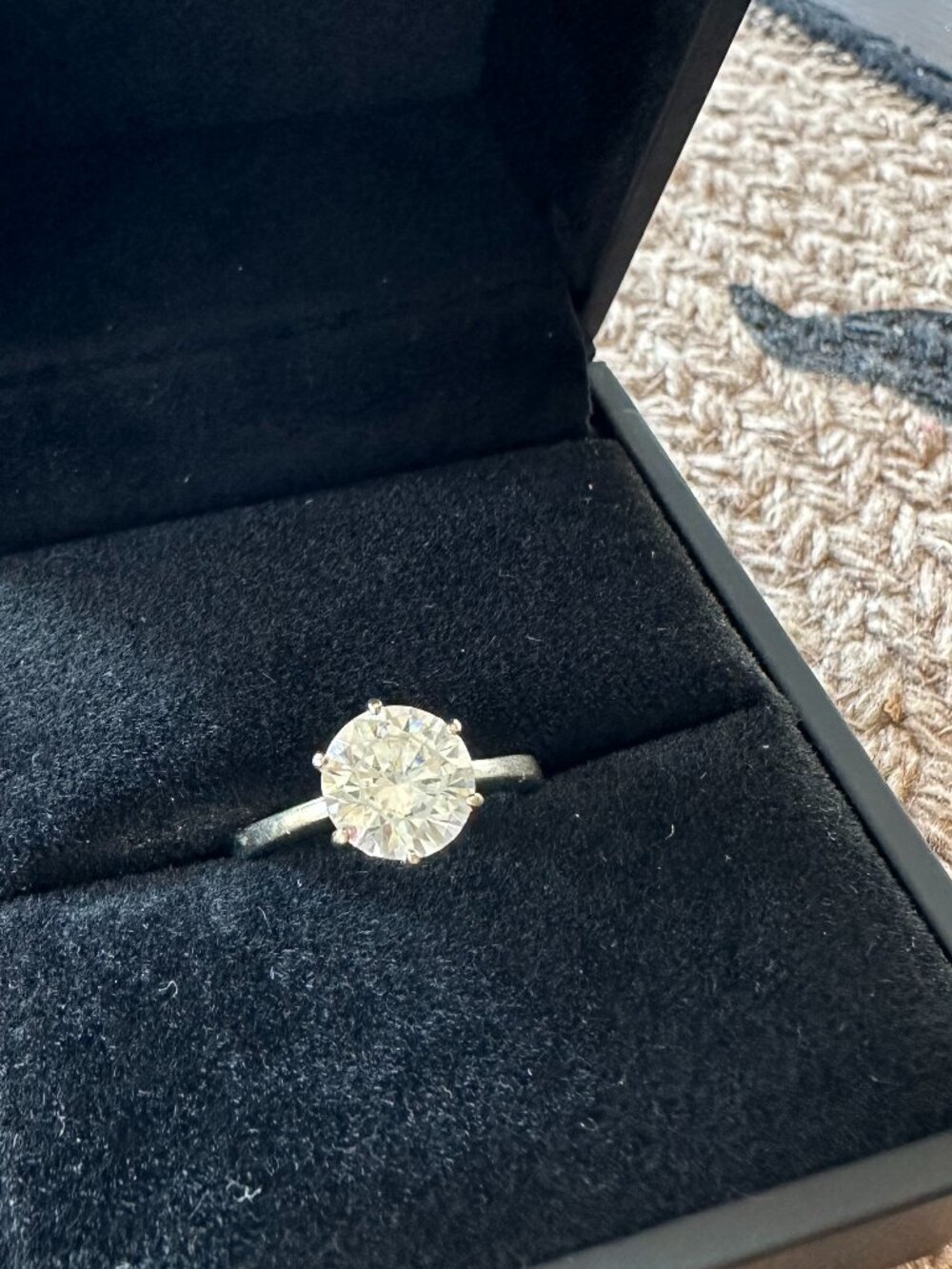 white Gold solitaire tiffany setting with Moissanite